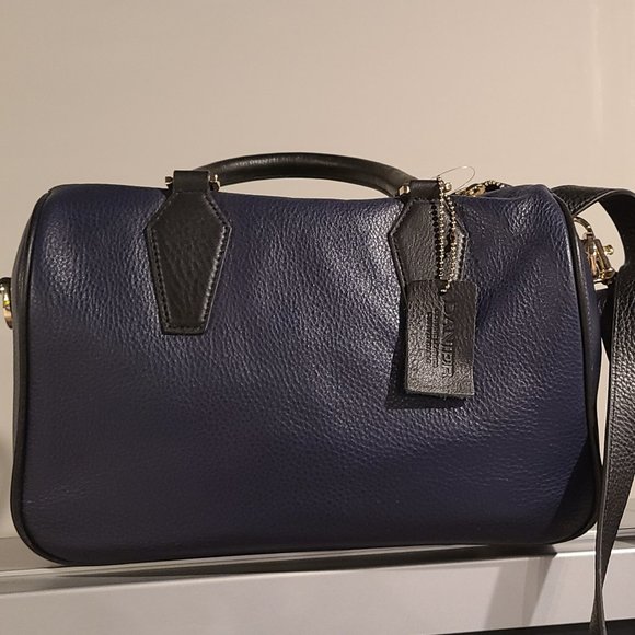 Nwt Danier Duffle Boston pebble leather bag navy black gold hardware and tag - Picture 4 of 7